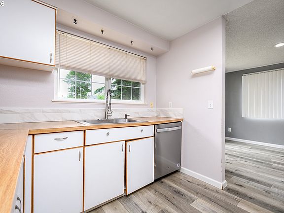 5th image of 2024 SW Tegart Ave