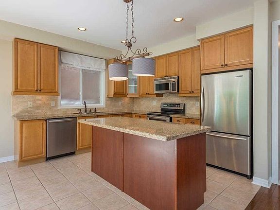 5th image of 108 Wood Rim Dr
