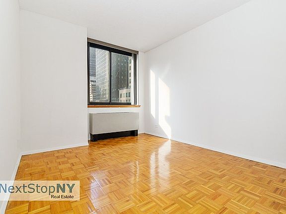 5th image of 250 E 40th St APT 15A