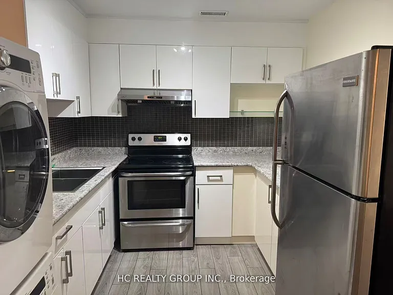 1606 Queen St E #3 — Photo 5
