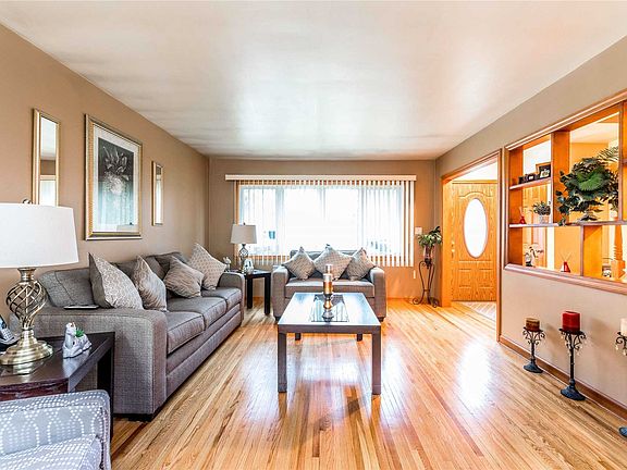 4th image of 127 Aster Dr