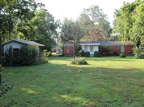 5th image of 207 Brookhollow Dr