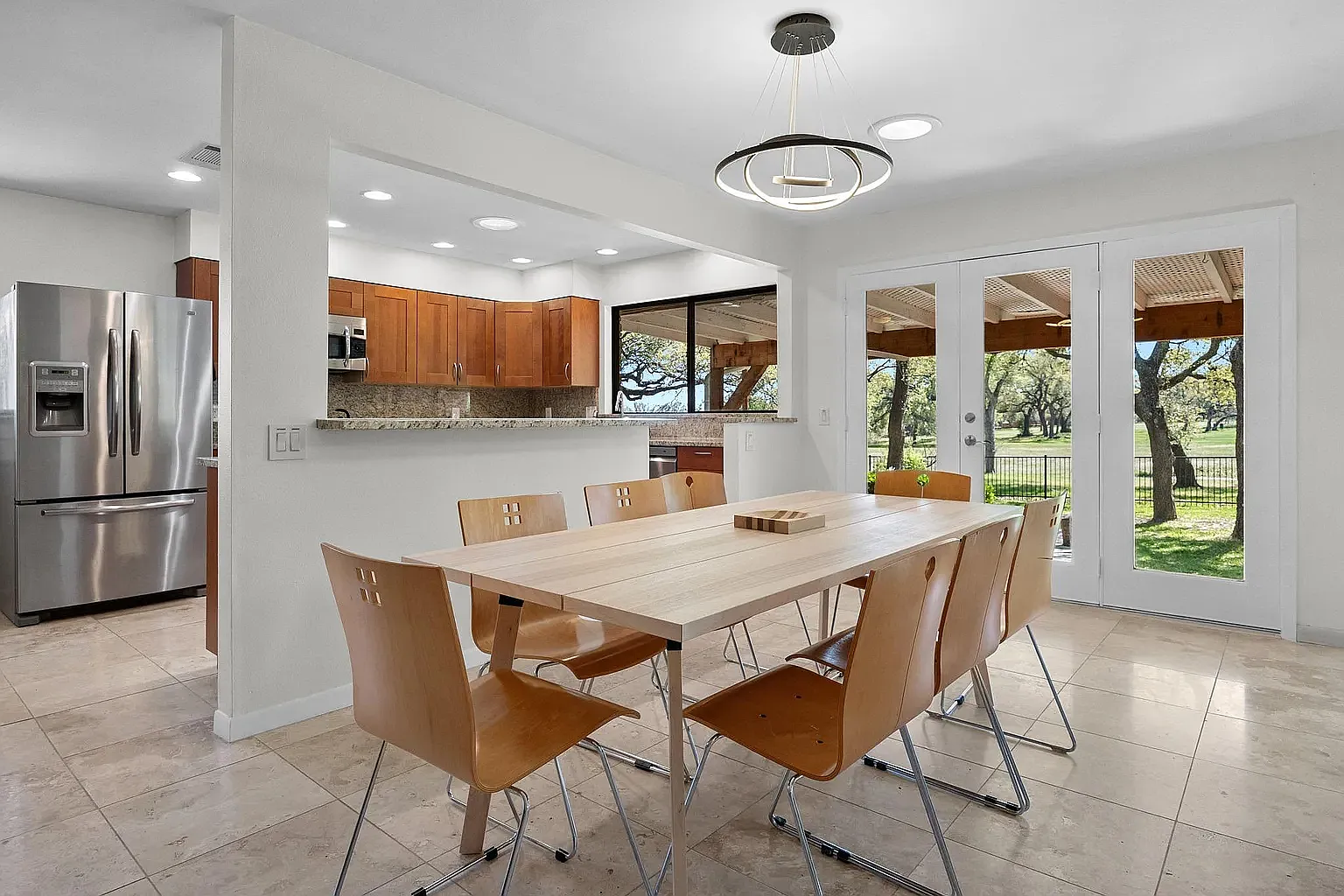 5 bed, 2550 sqft, $5,300 — Photo 4