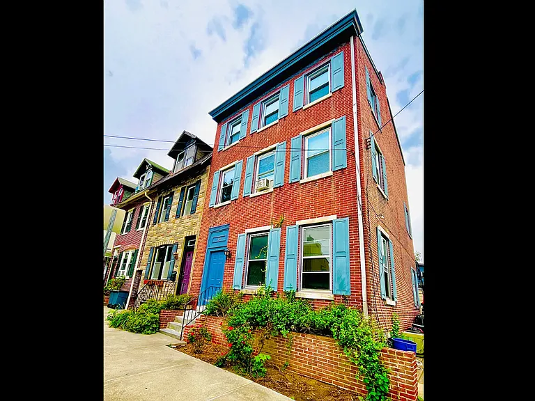 134 W Chestnut St — Photo 1