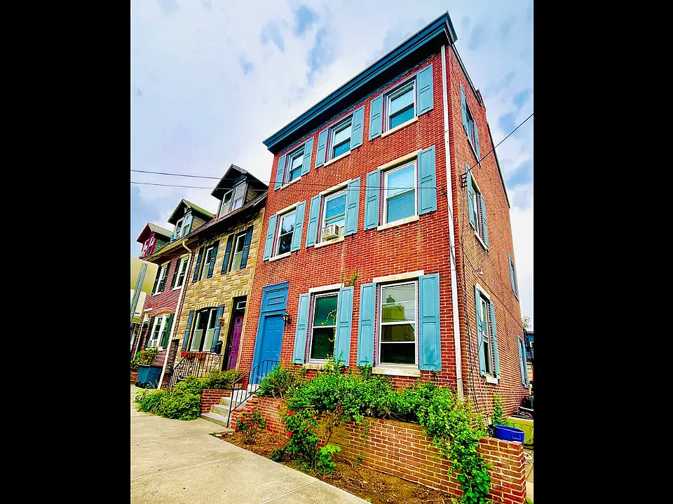 134 W Chestnut St