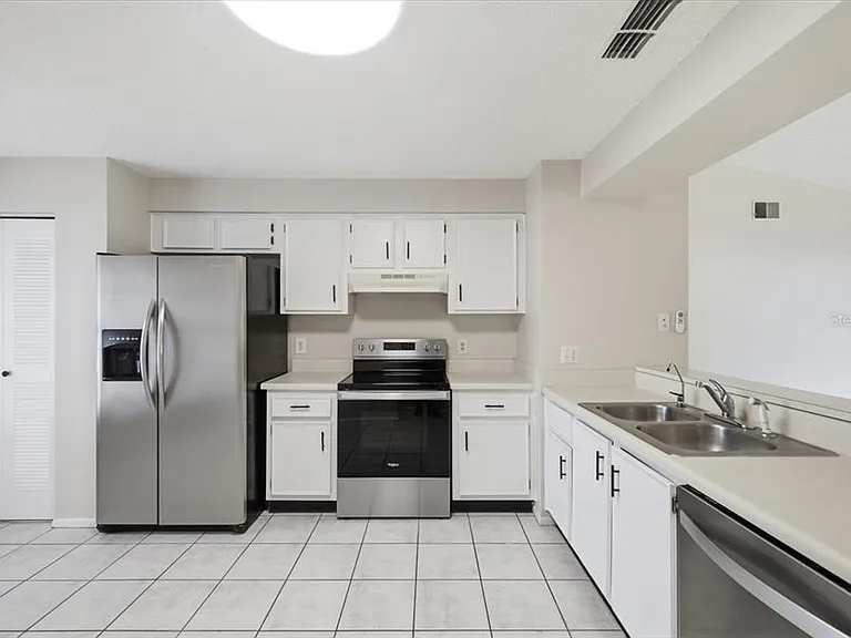 1901 Castle Bay Ct — Photo 11