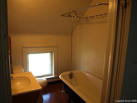 5th image of 1091 E North St
