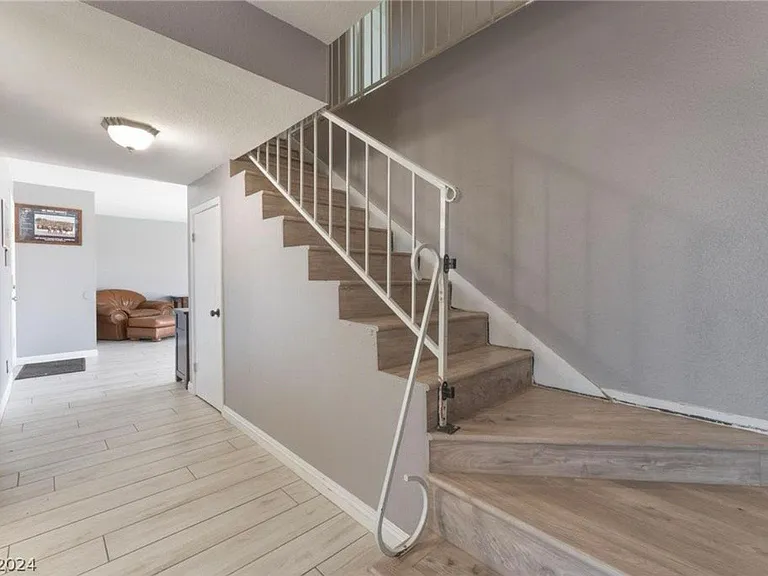 580 Chelsea Dr — Photo 15