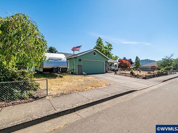 3rd image of 772 Cherry Blossom Ln