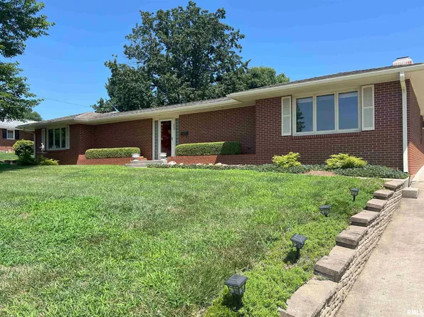 20 Terry Dr, Jacksonville, IL 62650