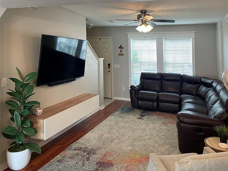109 Woodknoll Pl — Photo 6