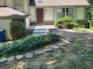 6832 Warwick St, Shawnee, KS 66218