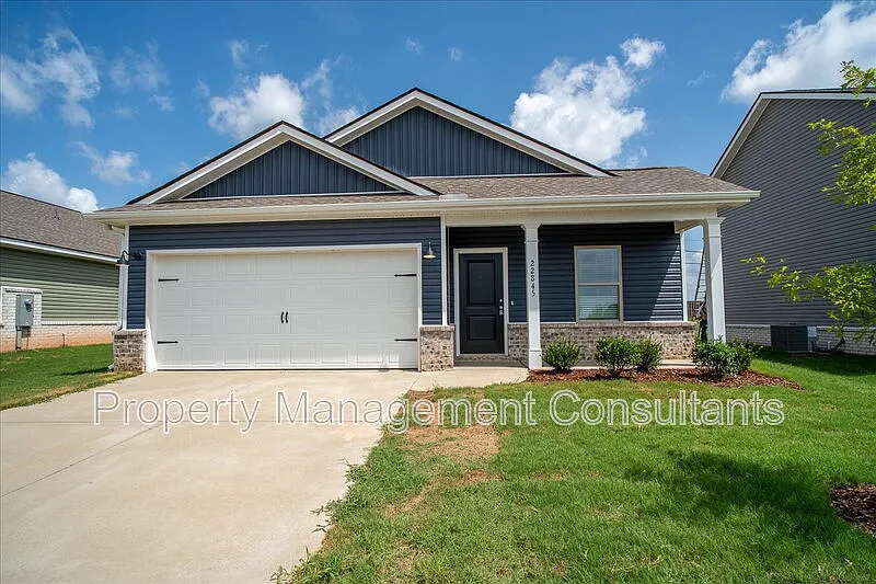 4 bed, 2.0 bath, 1667 sqft, $1,995 — Photo 2