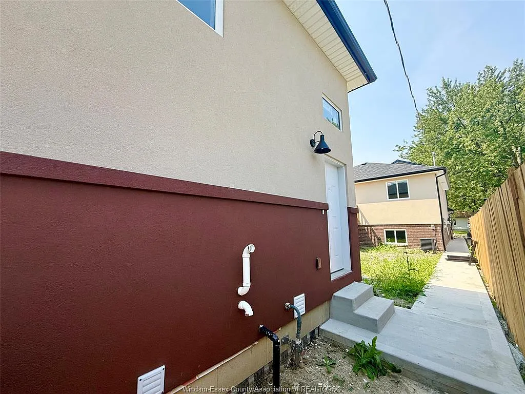 2 bed, 1.5 bath, $2,200 — Photo 2