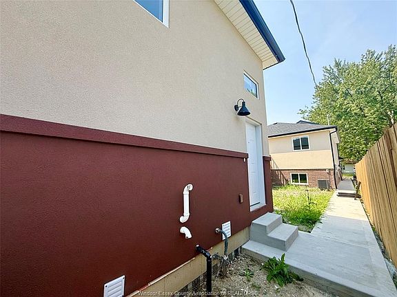 2nd image of 1740 Buckingham Dr