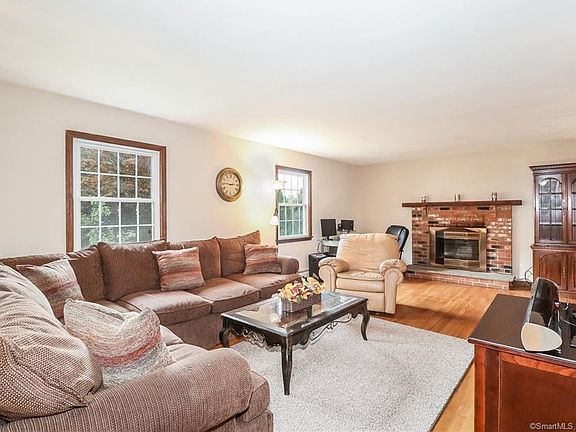 4th image of 47 Greenfield Dr