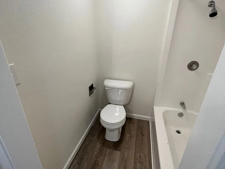 410 SE Park St — Photo 7