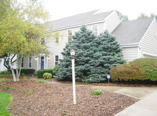 14615 W Fieldpointe Dr, New Berlin, WI 53151