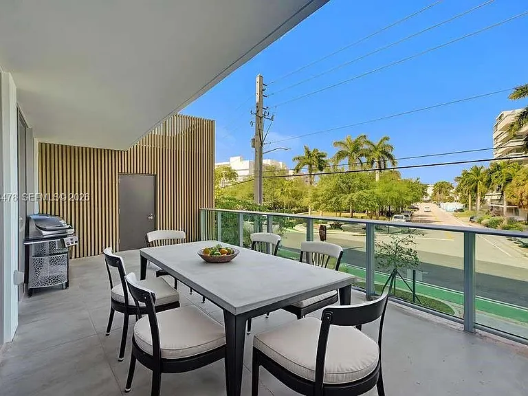 9221 E Bay Harbor Dr #210 — Photo 4