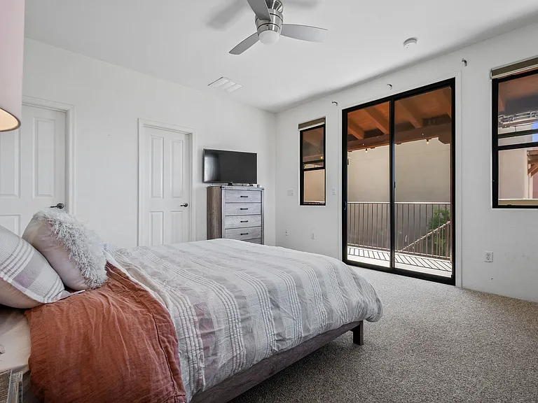282 E Croydon Park Rd — Photo 36