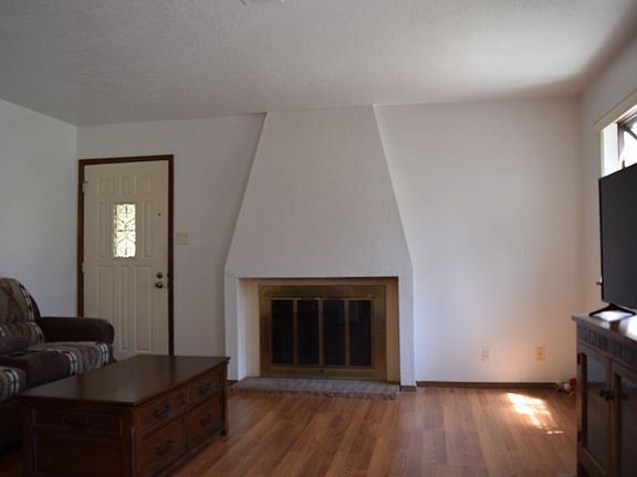 2nd image of 5939 McKinney Dr NE
