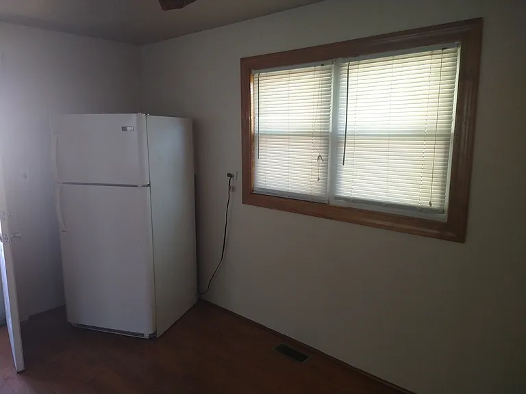 4915 S Lotus Ave — Photo 4