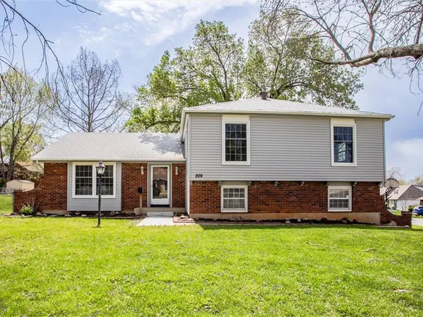 209 Hillcrest Rd, Belton, MO 64012