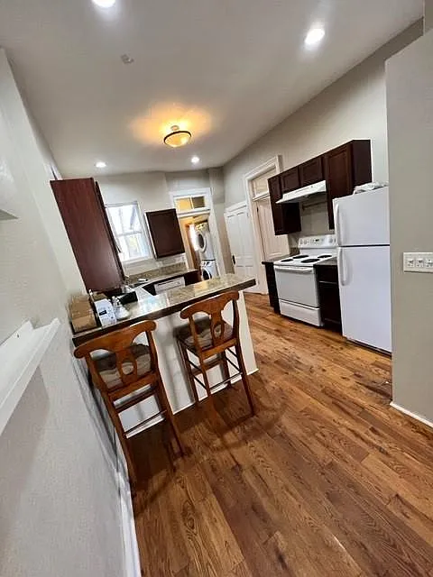 2 bed, 900 sqft, $2,200 — Photo 3