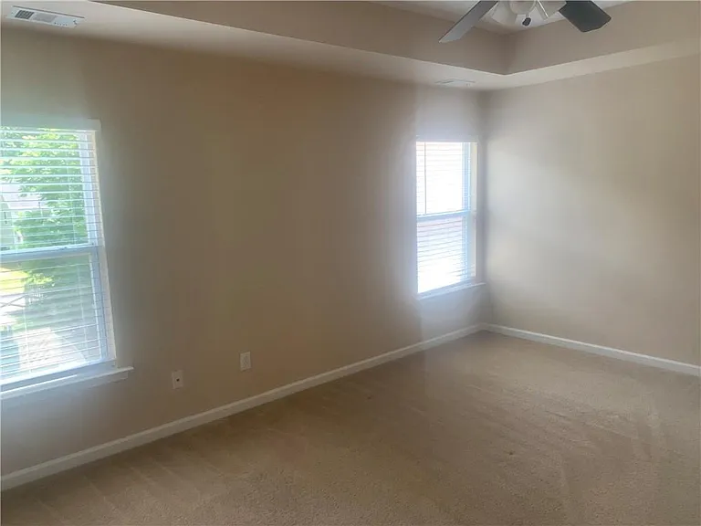 121 Creekwood Trl — Photo 7