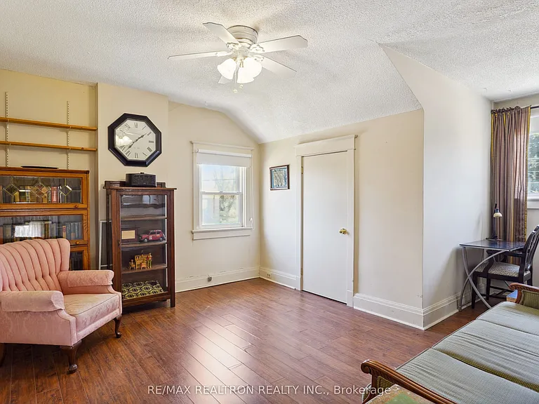 2585 Lake Shore Blvd W — Photo 25