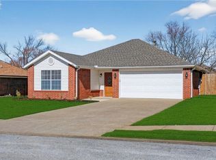 813 Marcus St, Bentonville, AR 72712