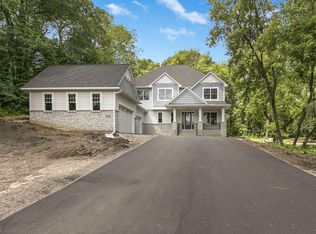 1700 Fairfield Rd S, Minnetonka, MN 55305