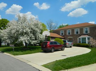 2725 Valley Forge Rd, Lisle, IL 60532