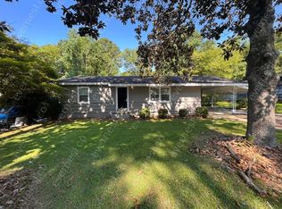 147 Queen Anne Ln, Jackson, MS 39209