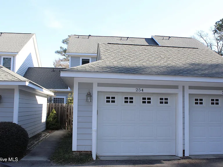 254 E Delaware Ave — Photo 13
