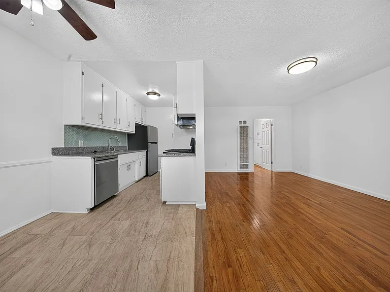 11330 Ohio Ave — Photo 3
