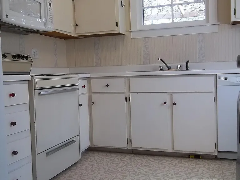 303 Morton Ave — Photo 6