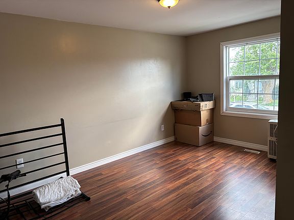 5th image of 75 Pine St S