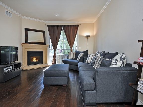 3rd image of 4128 Whitsett Ave APT 102