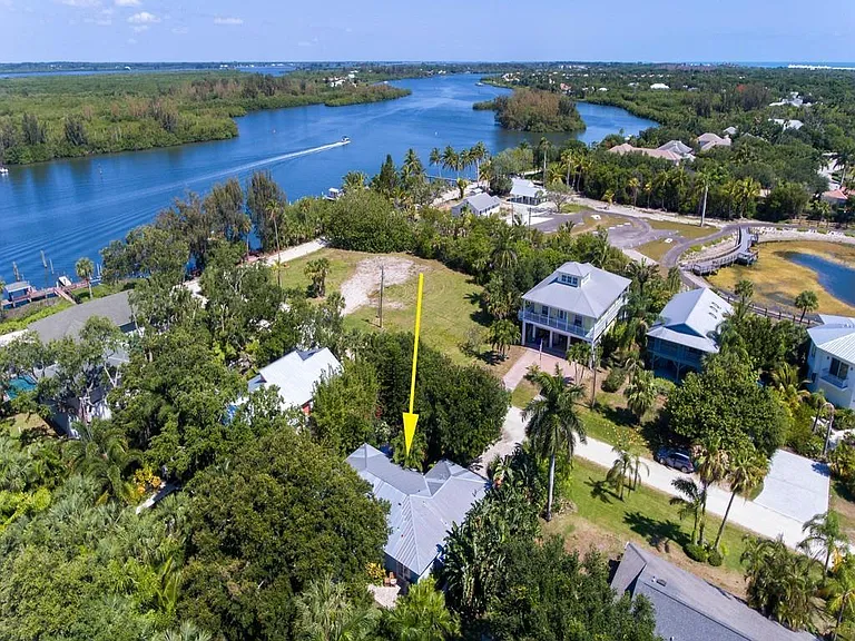1075 Morningside Dr — Photo 6