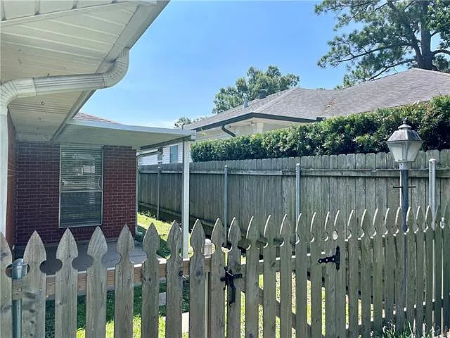 921 Ridgelake Dr — Photo 23