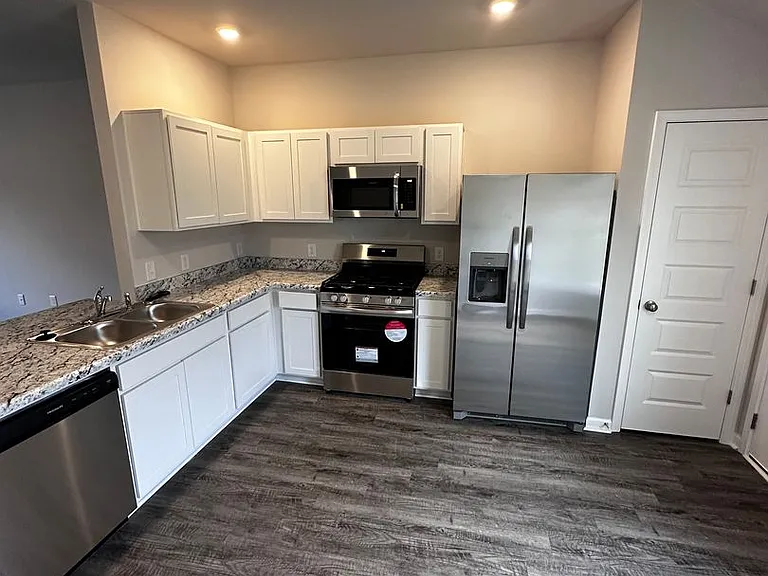 884 Camden Loop — Photo 9