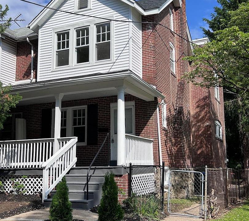 1st image of 910 E 20th St