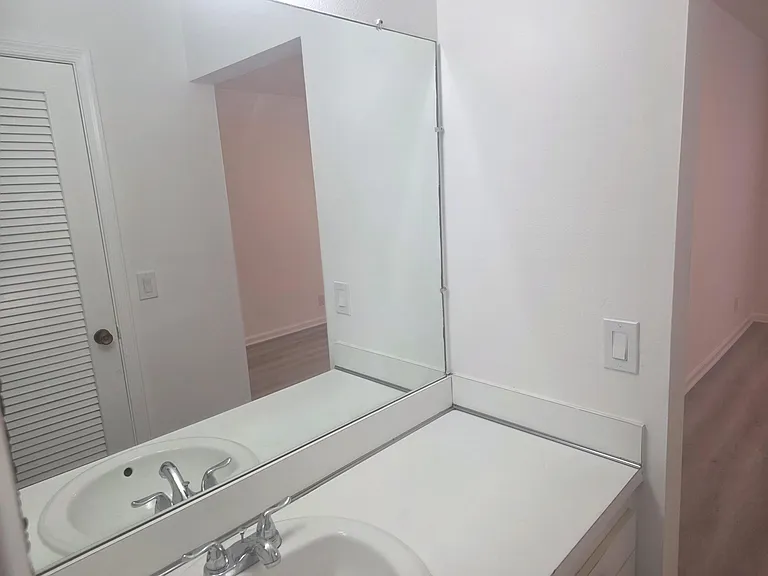 959 SE 2nd Ave #204 — Photo 10