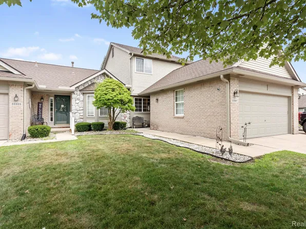 22897 Woodcreek Dr, Taylor, MI 48180