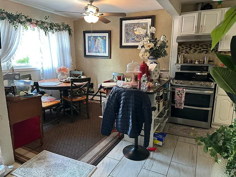 270 N One Street Ave — Photo 25