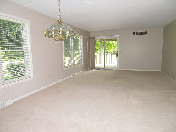 5th image of 1478 Willow Ct