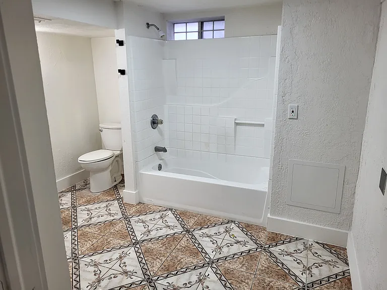 326 E Utopia Ave #B — Photo 5