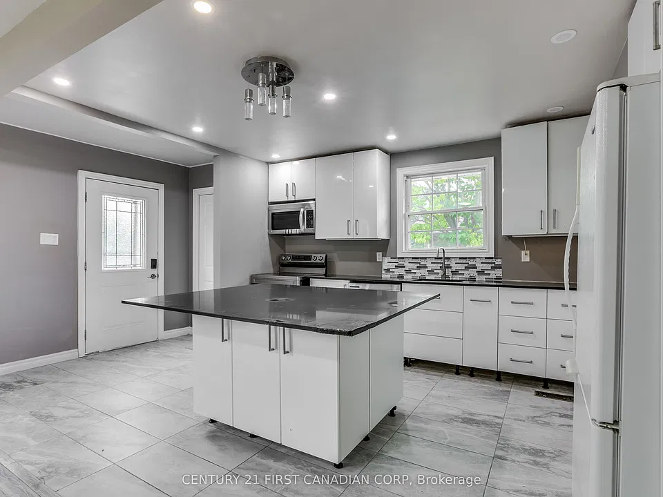 63 Renny Cres #MAIN