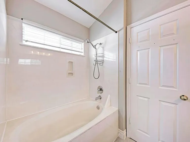 14428 Lilley Brook Cv — Photo 20